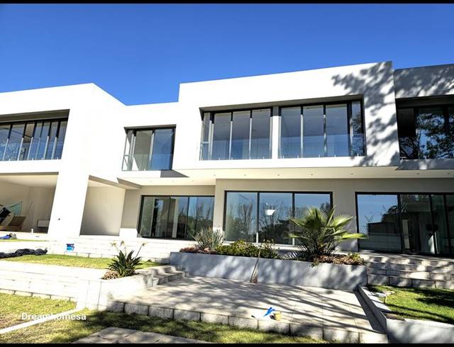 5 BEDROOM HOUSE FOR SALE IN DUXBERRY